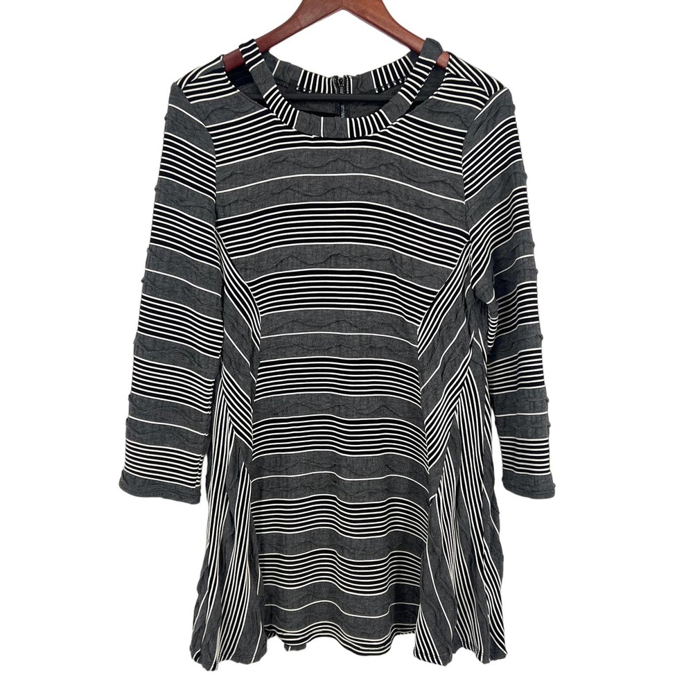 IC by Connie K Womens Size Medium Abstract Black White Blouse Shirt Top Artsy